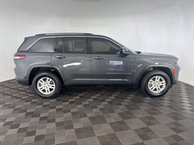 2022 Jeep Grand Cherokee Laredo photo 4