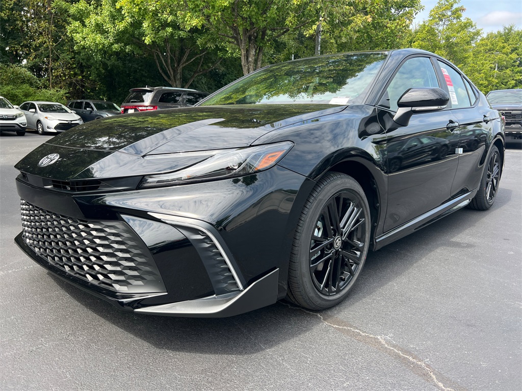 2025 Toyota Camry SE photo 7