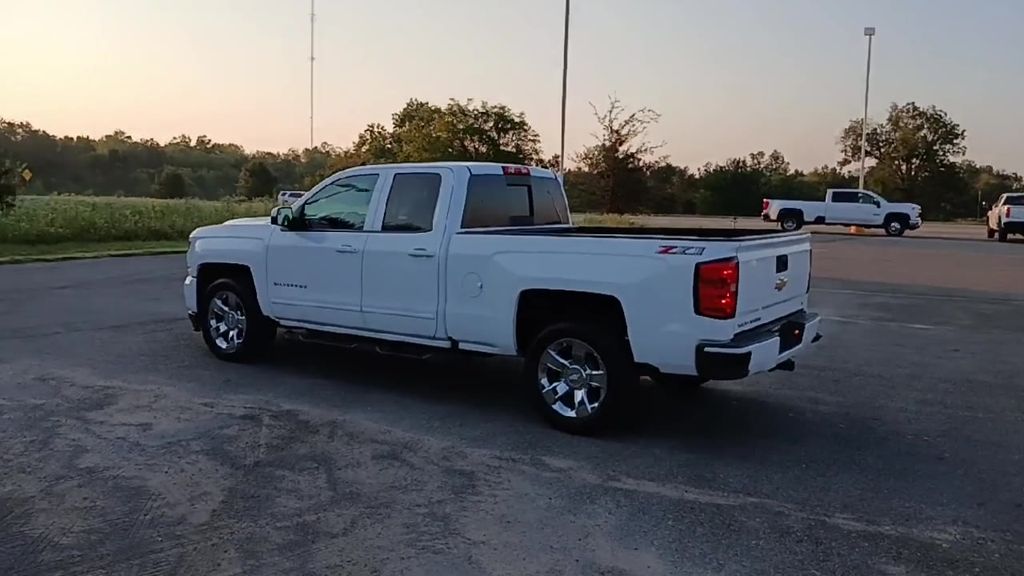 2018 Chevrolet Silverado 1500 LT photo 5