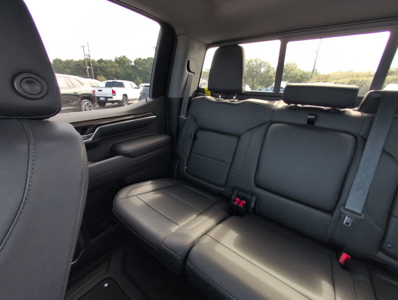 2022 Chevrolet Silverado 1500 RST photo 4