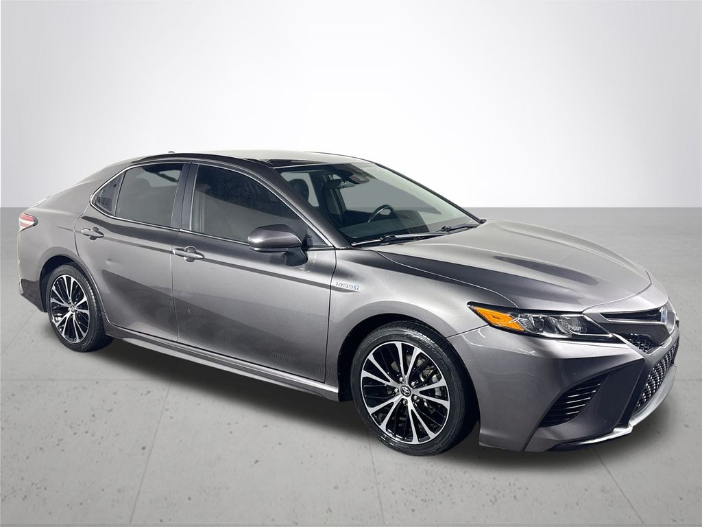 2020 Toyota Camry Hybrid SE photo 4