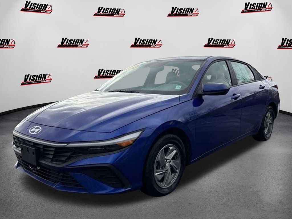 2024 Hyundai Elantra SE's photo