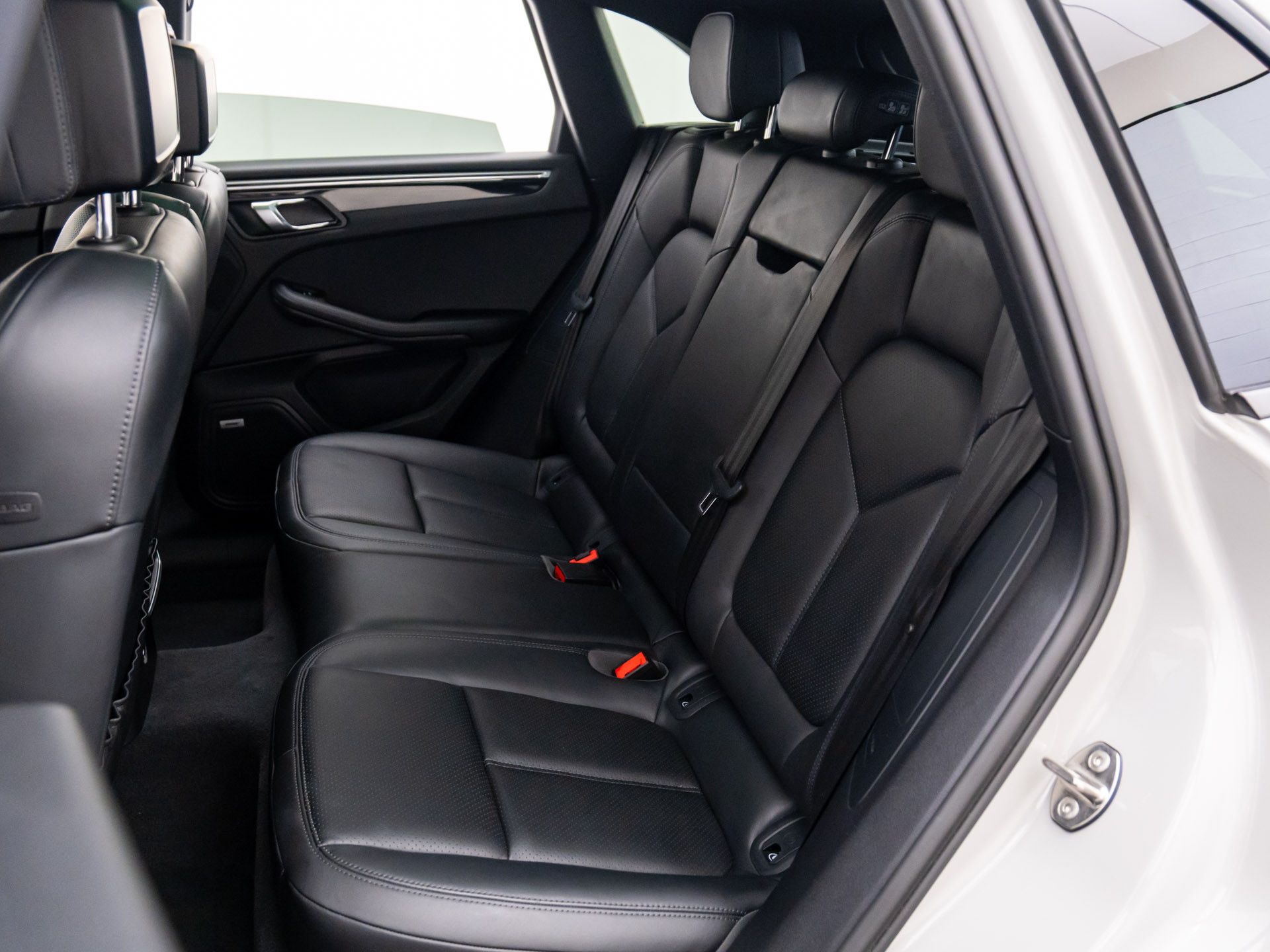 2021 Porsche Macan Base photo 14