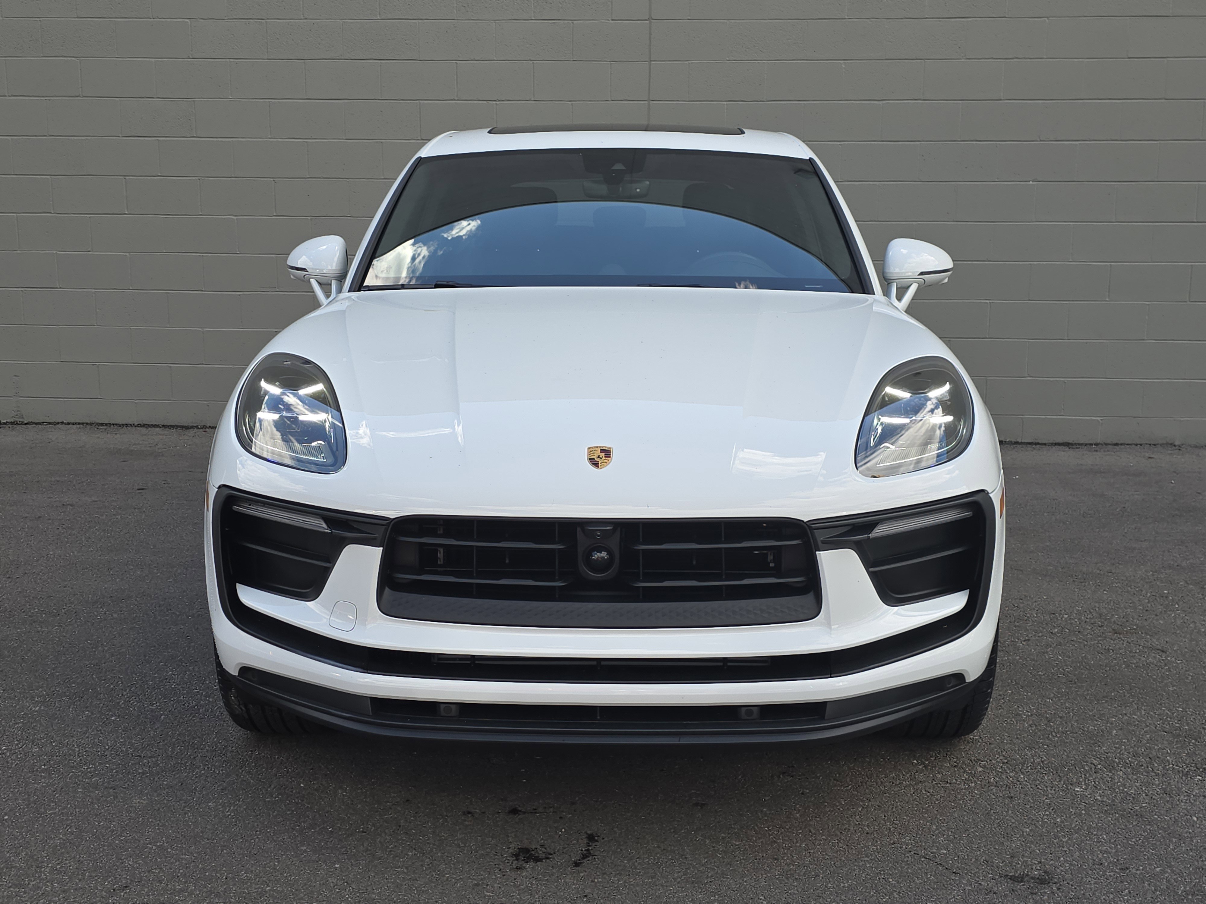 2025 Porsche Macan T photo 2