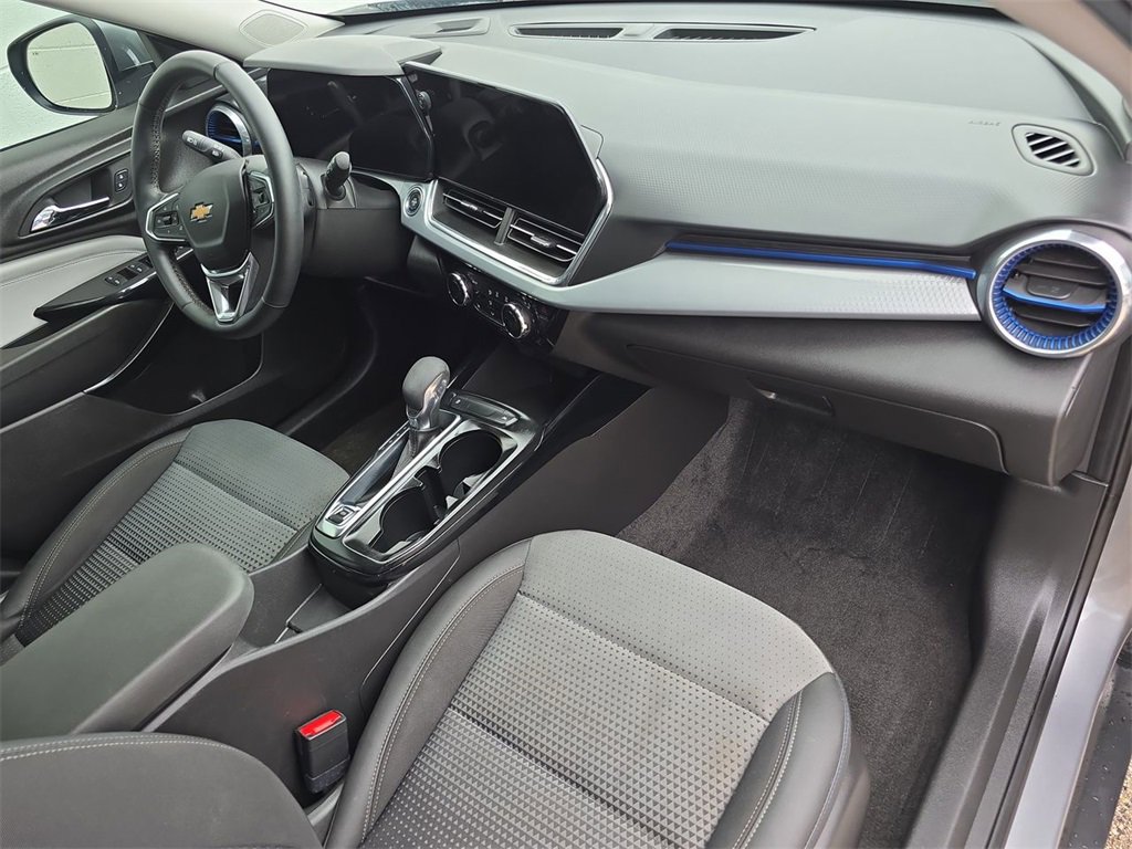 2024 Chevrolet Trax LT photo 25