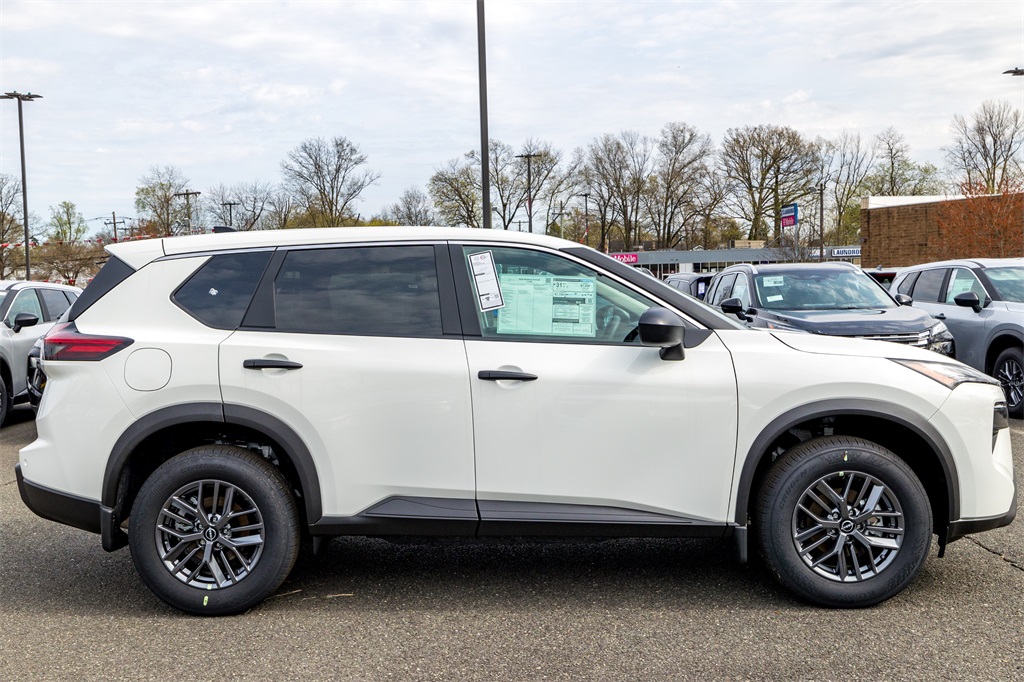 2025 Nissan Rogue S photo 3