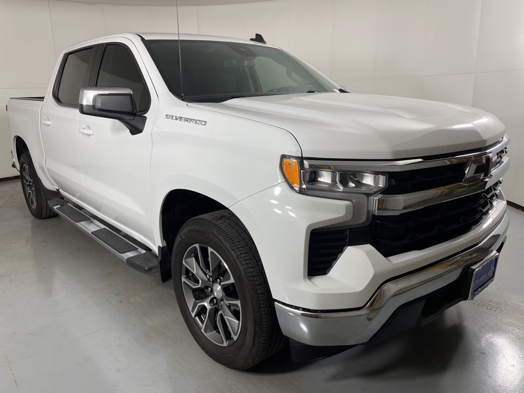 2022 Chevrolet Silverado 1500 LT photo 2