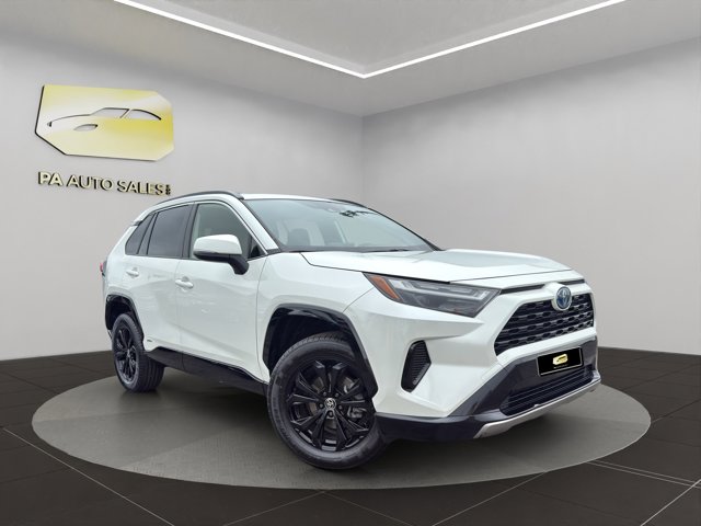 2022 Toyota RAV4 SE's photo