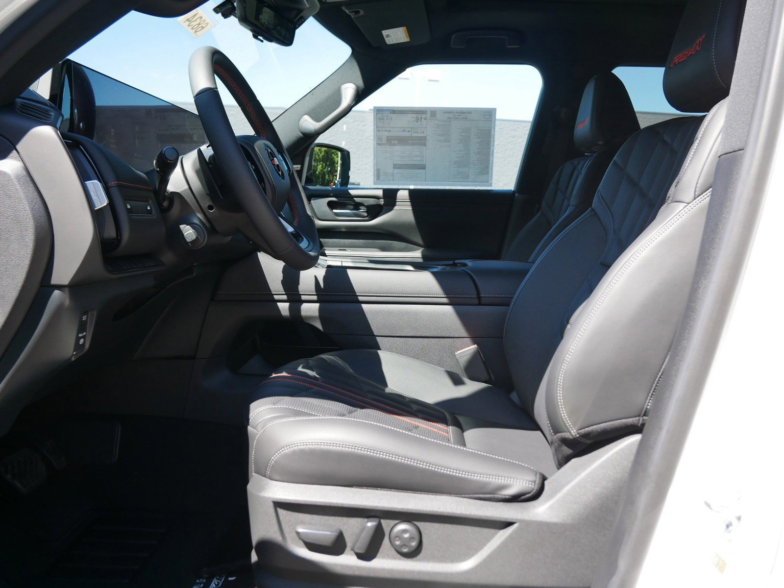 2025 Nissan Armada photo 5