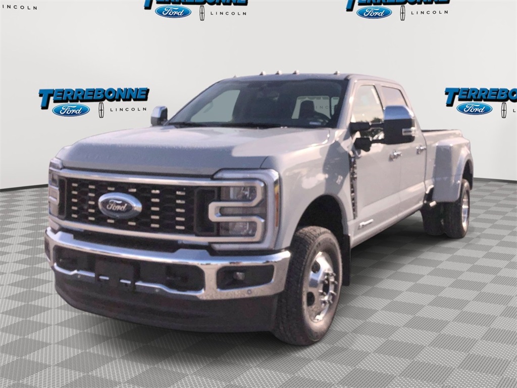 2026 Ford F-350 Super Duty Lariat's photo