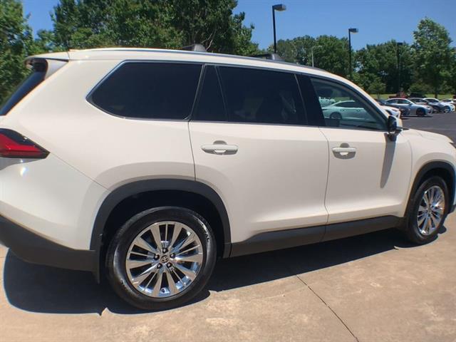 2024 Toyota Grand Highlander Platinum photo 6