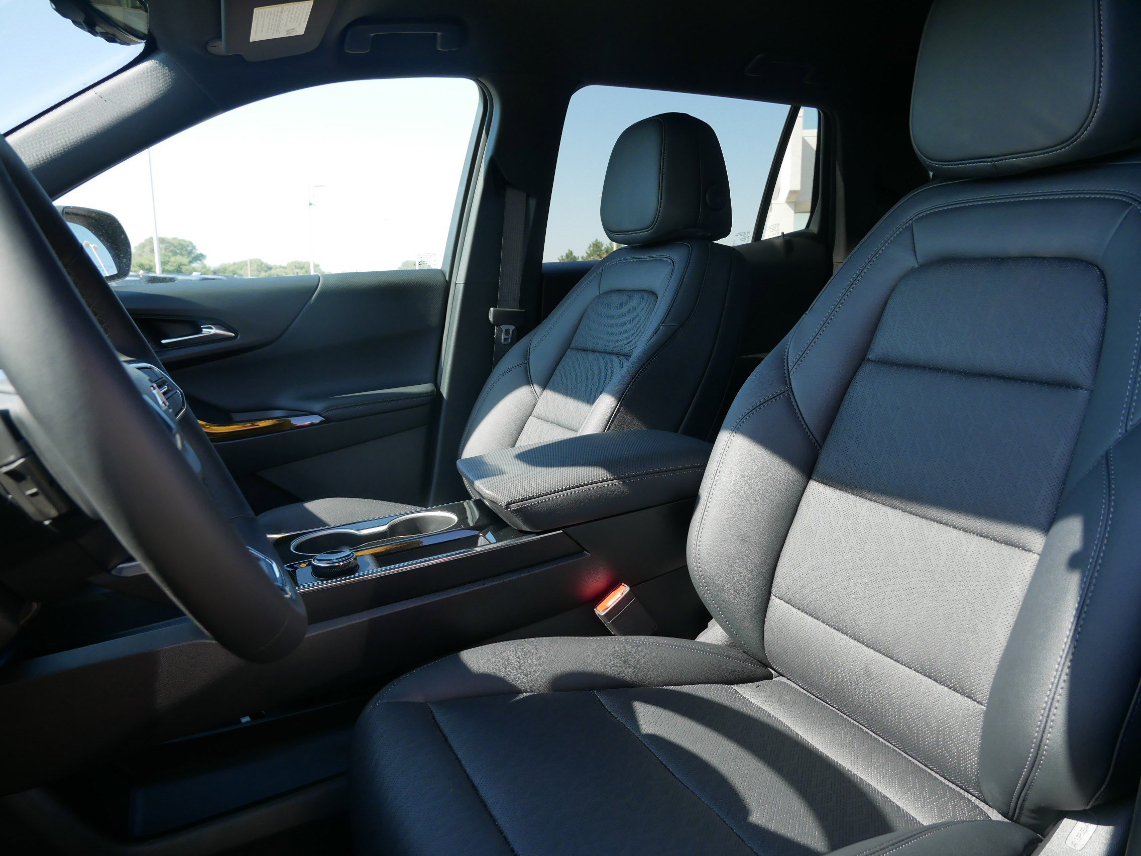 2026 Chevrolet Equinox LT photo 4