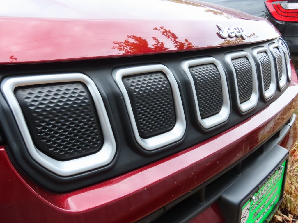 2022 Jeep Compass Latitude photo 2