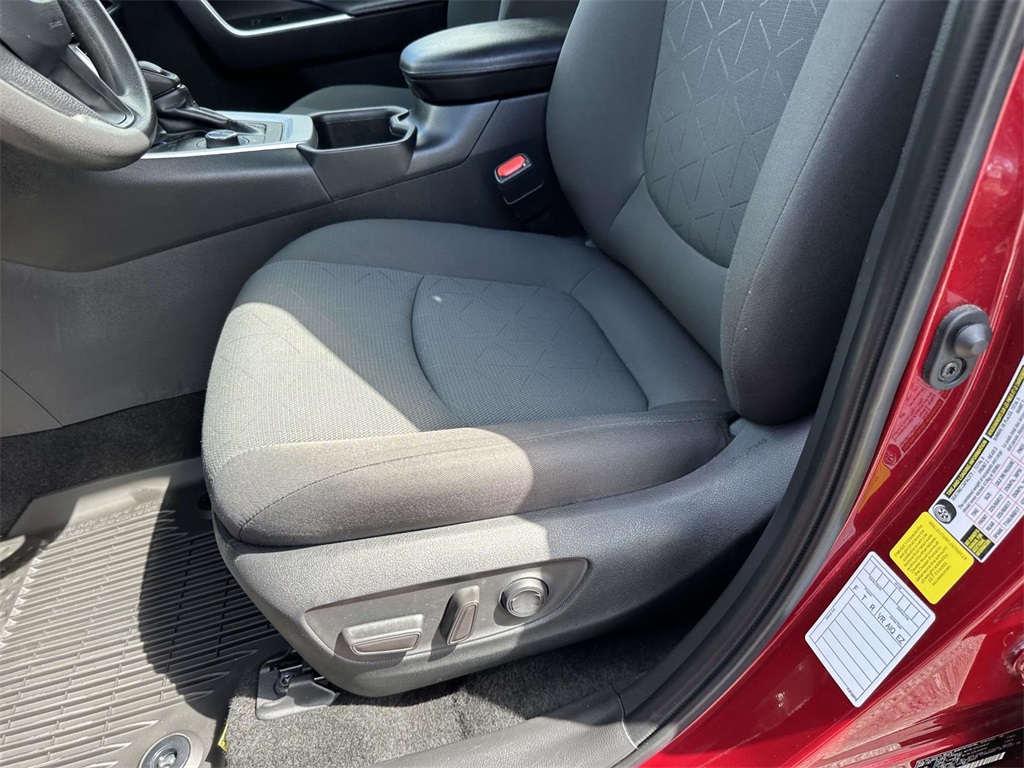 2024 Toyota RAV4 Hybrid XLE photo 6