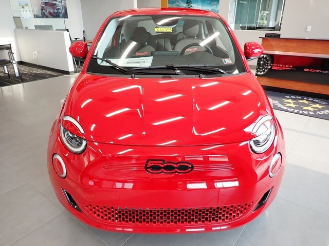 2024 Fiat 500e Red photo 7