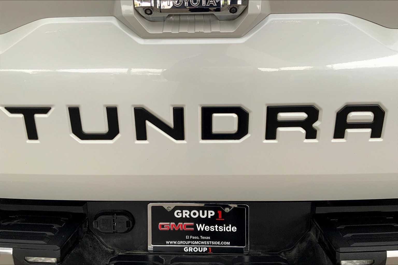 2023 Toyota Tundra Limited CrewMax photo 8