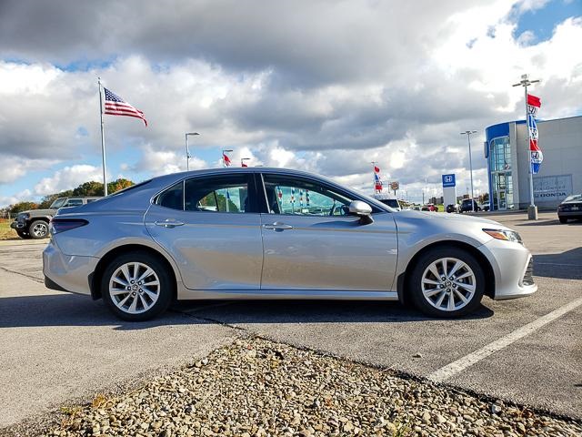 2023 Toyota Camry LE photo 4