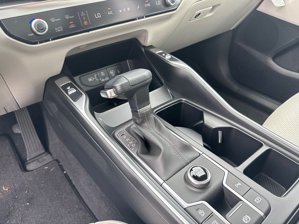 2025 Kia Sorento S photo 30