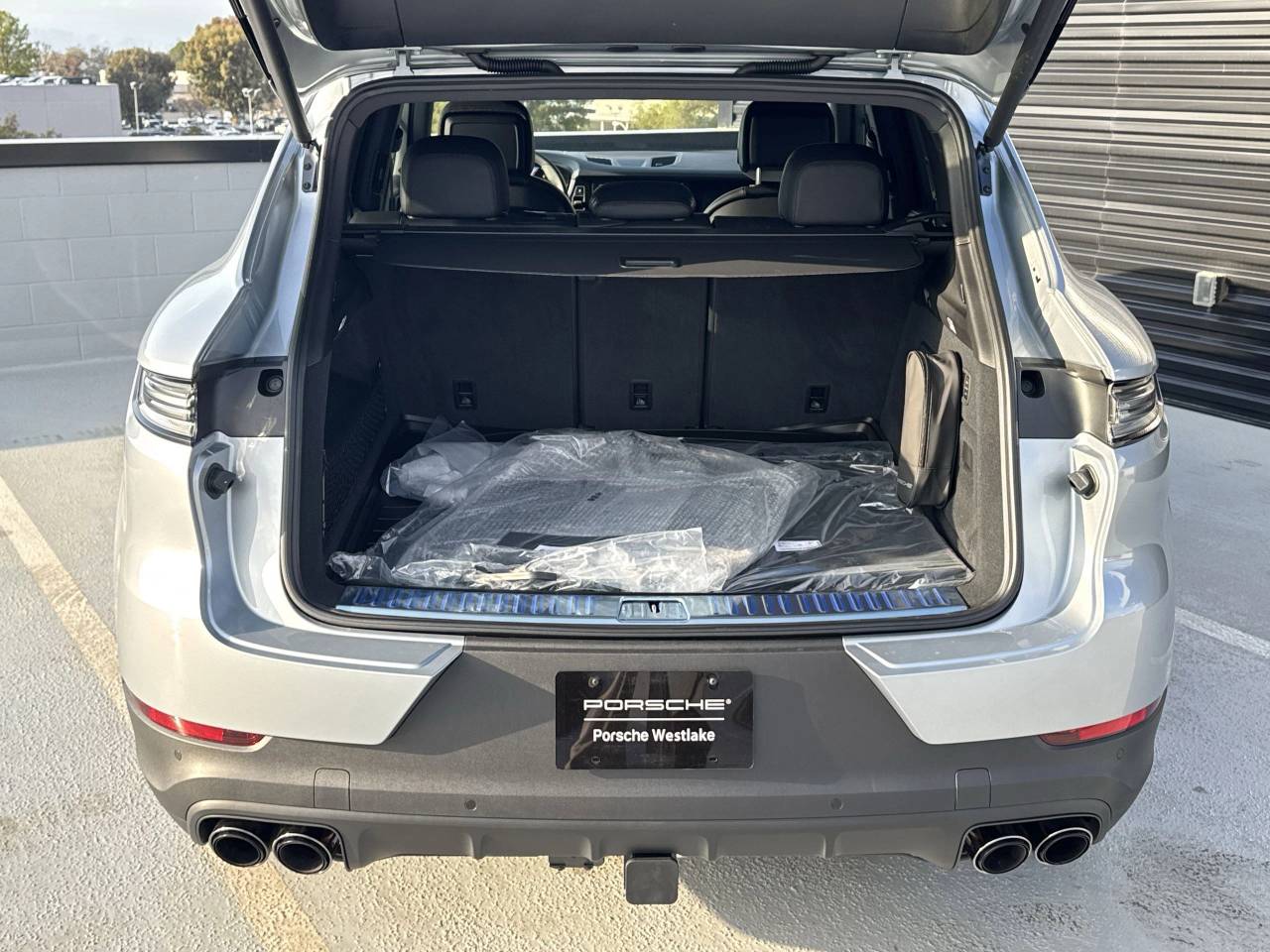 2025 Porsche Cayenne Base photo 17