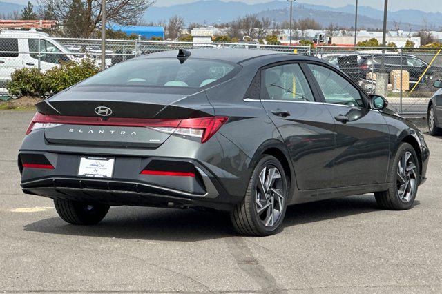 2025 Hyundai Elantra Hybrid Limited photo 4