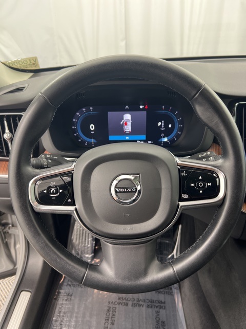 2023 Volvo XC60 B5 Plus photo 10