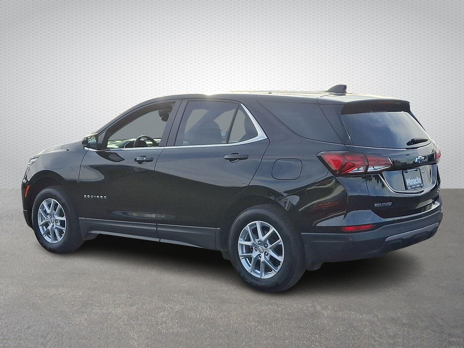 2024 Chevrolet Equinox LT photo 2