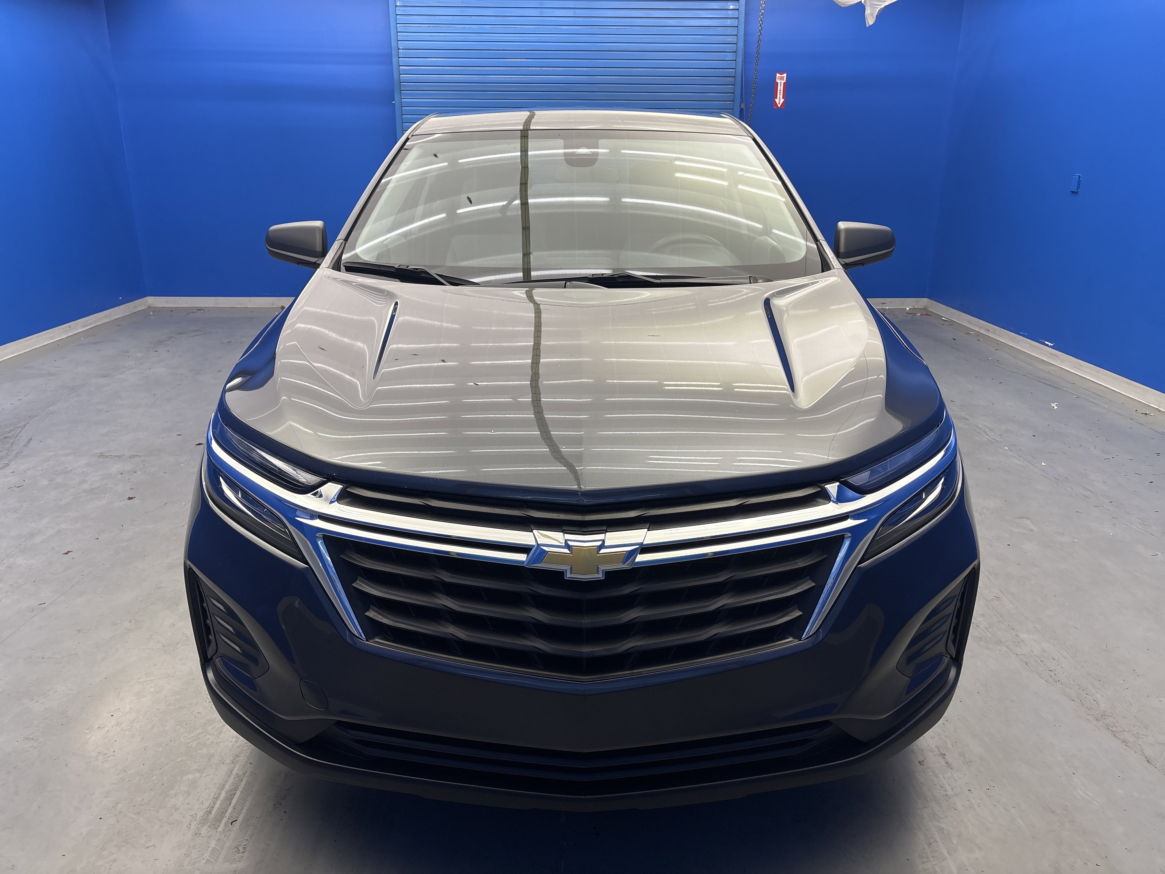 2022 Chevrolet Equinox LS photo 2