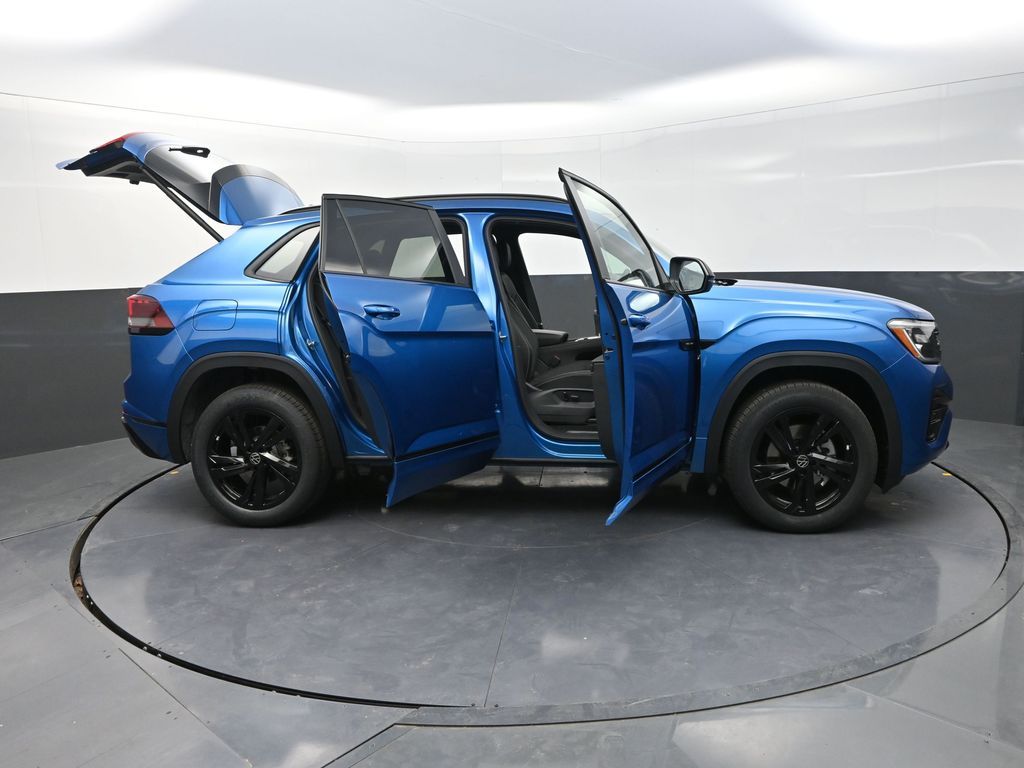2025 Volkswagen Atlas Cross Sport SEL R-Line photo 30