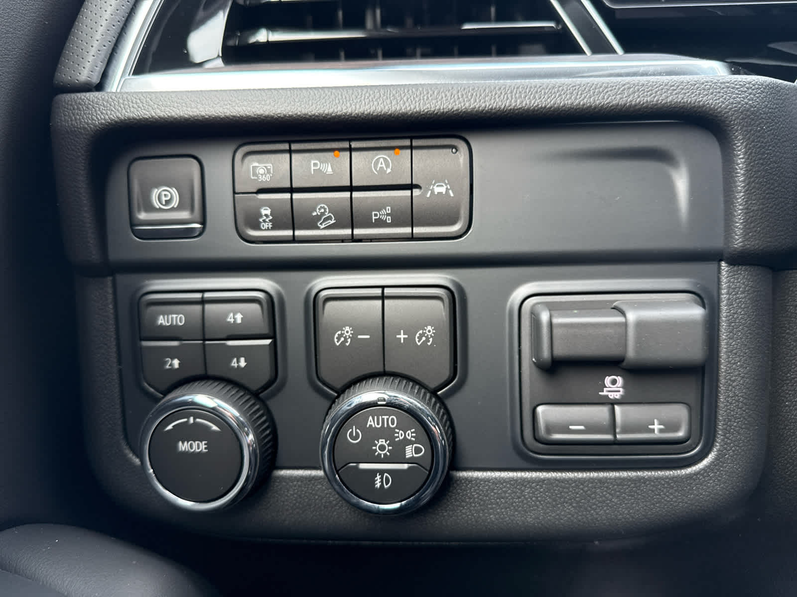 2025 Chevrolet Tahoe Premier photo 20