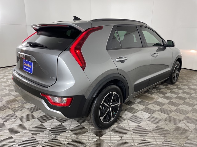 2025 Kia Niro LX photo 4
