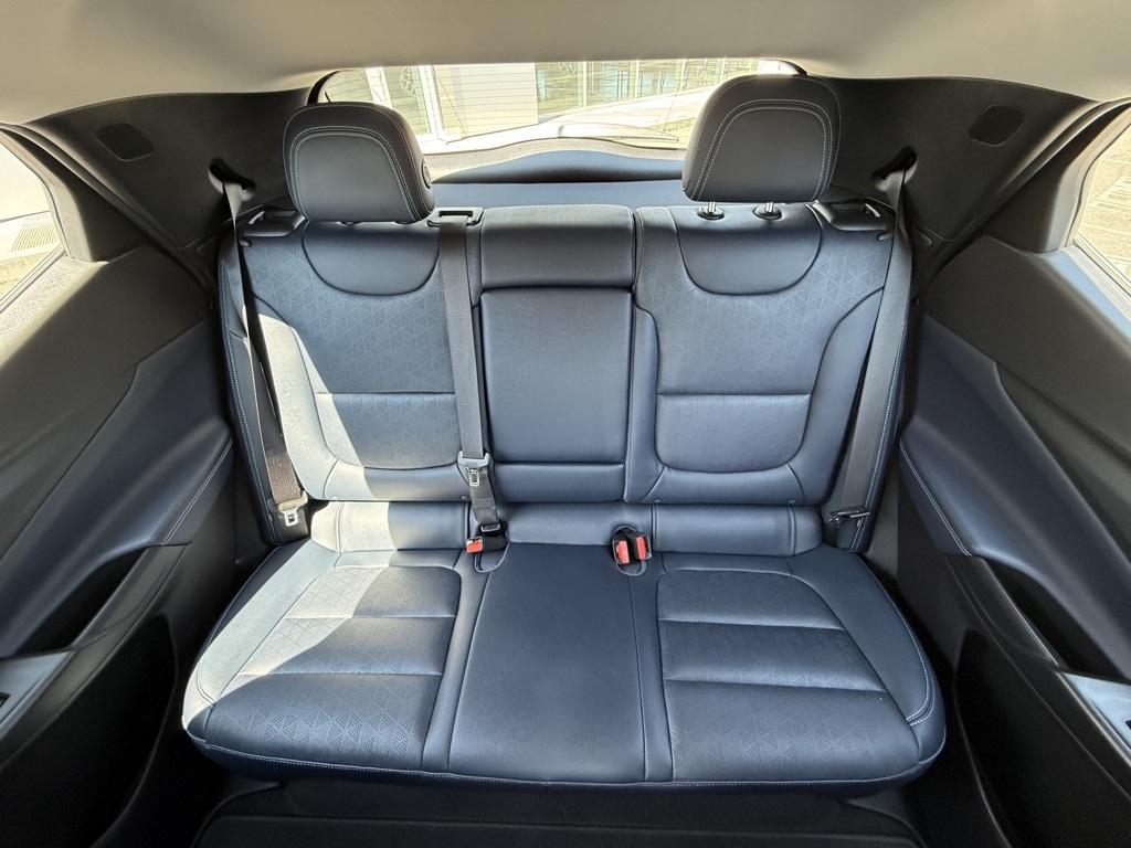 2022 Chevrolet Bolt EUV Premier photo 11