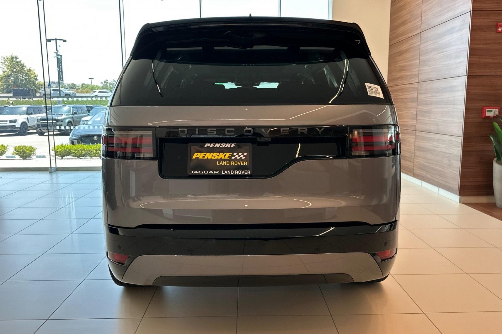 2025 Land Rover Discovery SE photo 5