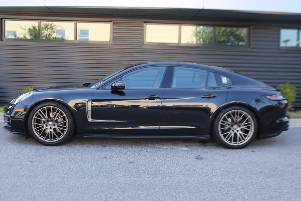2023 Porsche Panamera Platinum photo 2