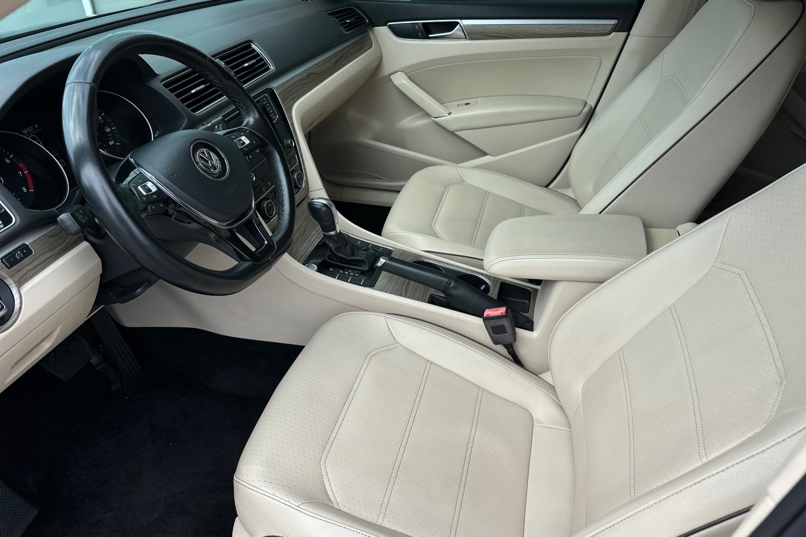 2018 Volkswagen Passat 2.0T SE photo 8