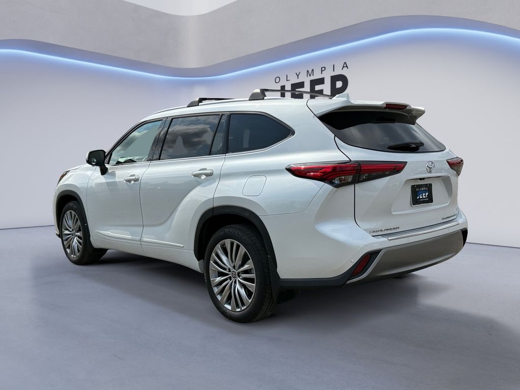 2023 Toyota Highlander Platinum photo 3