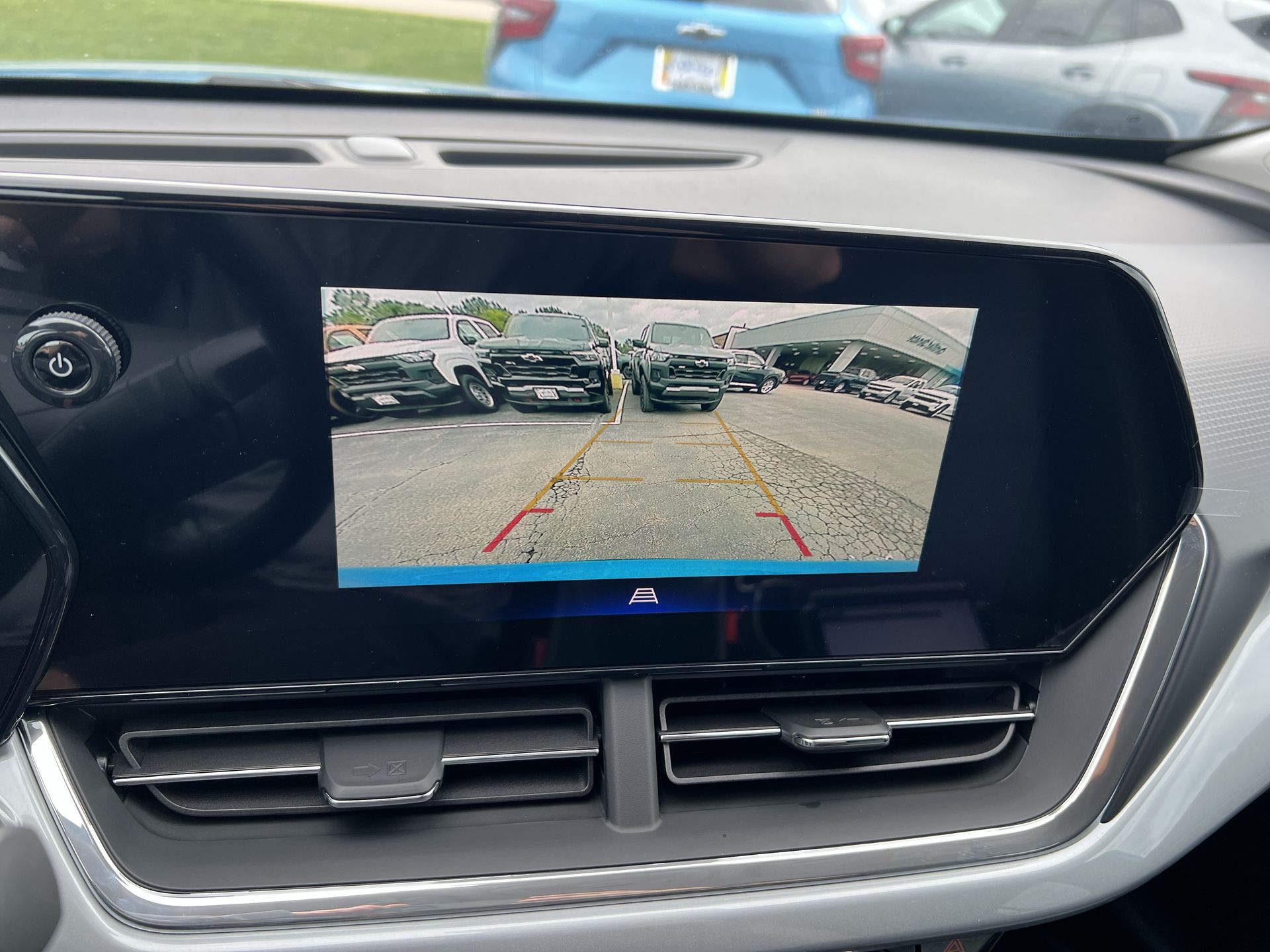 2025 Chevrolet Trax LT photo 14