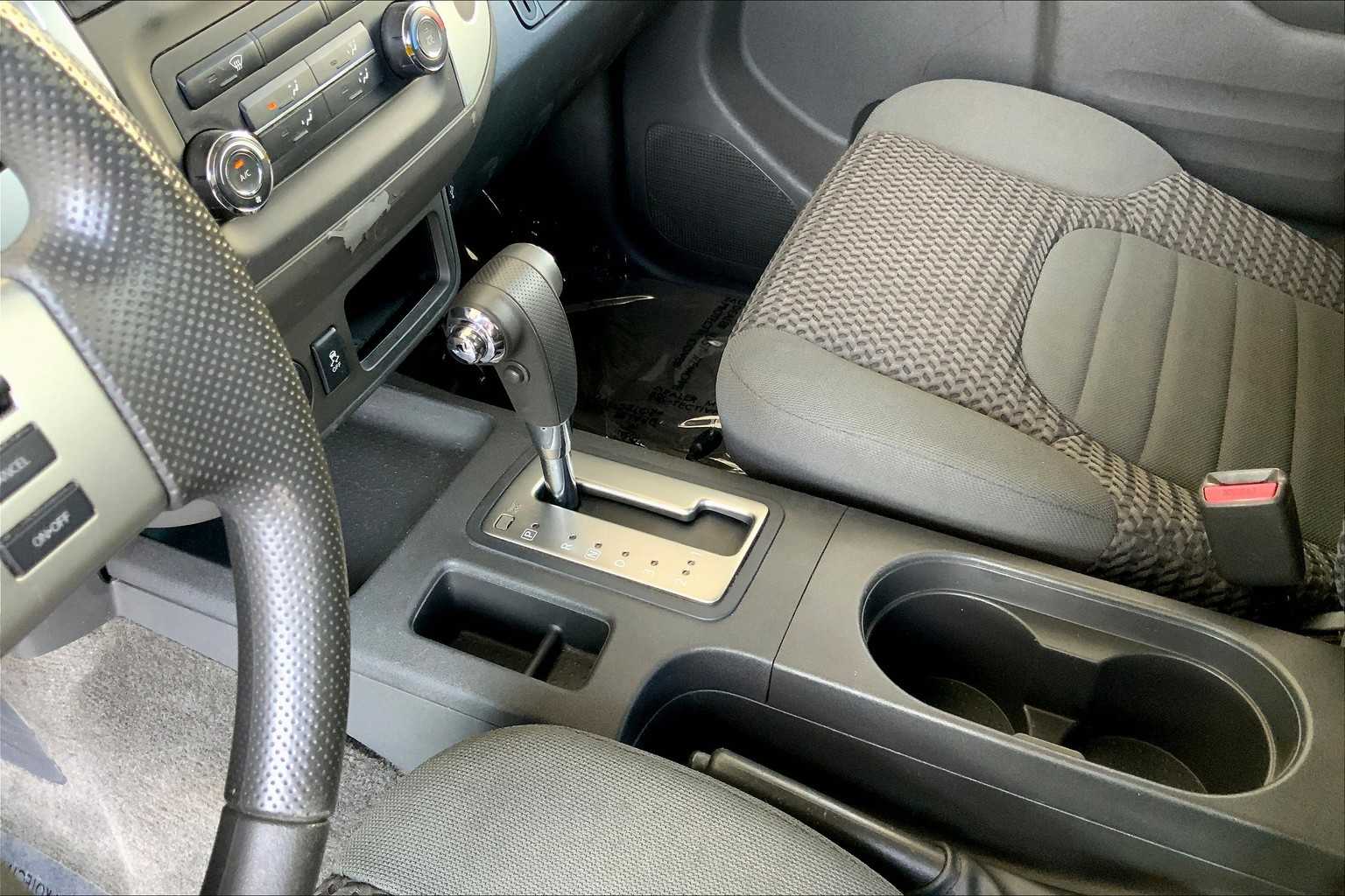2017 Nissan Frontier SV photo 14