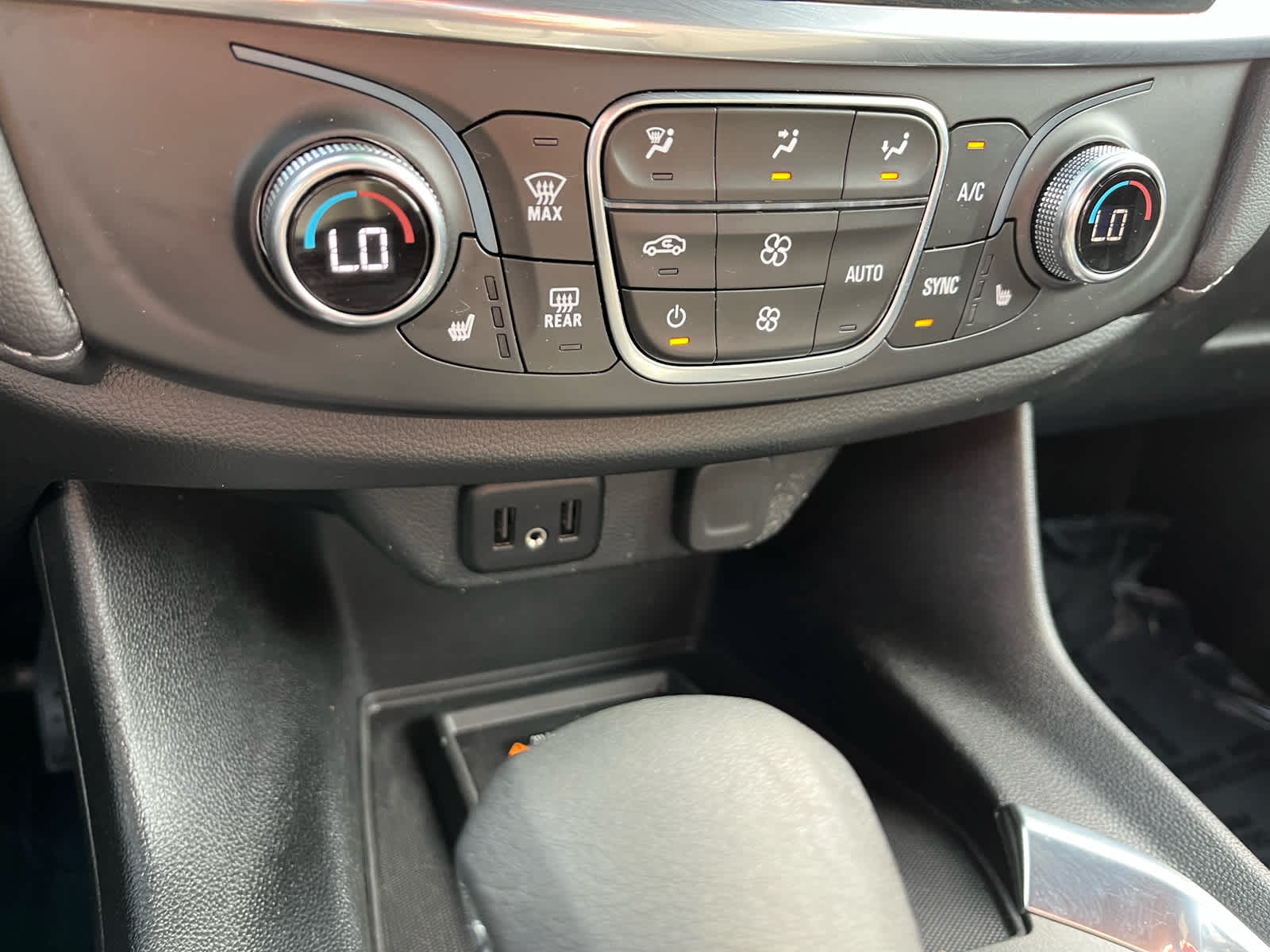 2023 Chevrolet Traverse Cloth photo 32