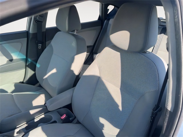 2012 Hyundai Accent GS photo 9