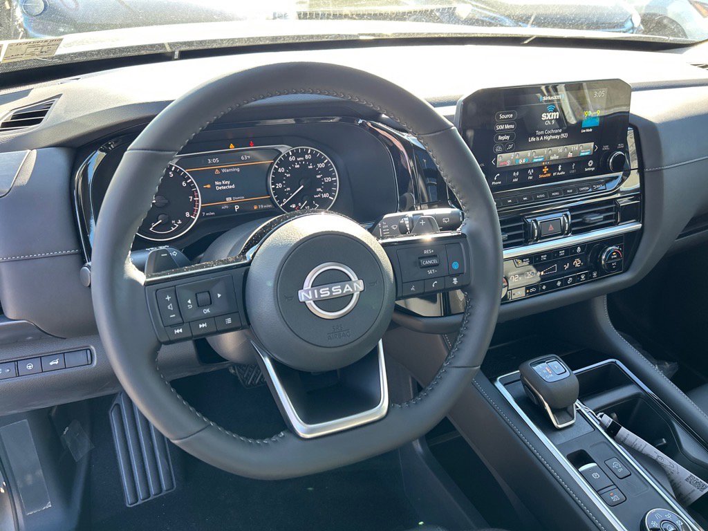 2025 Nissan Pathfinder SL photo 2