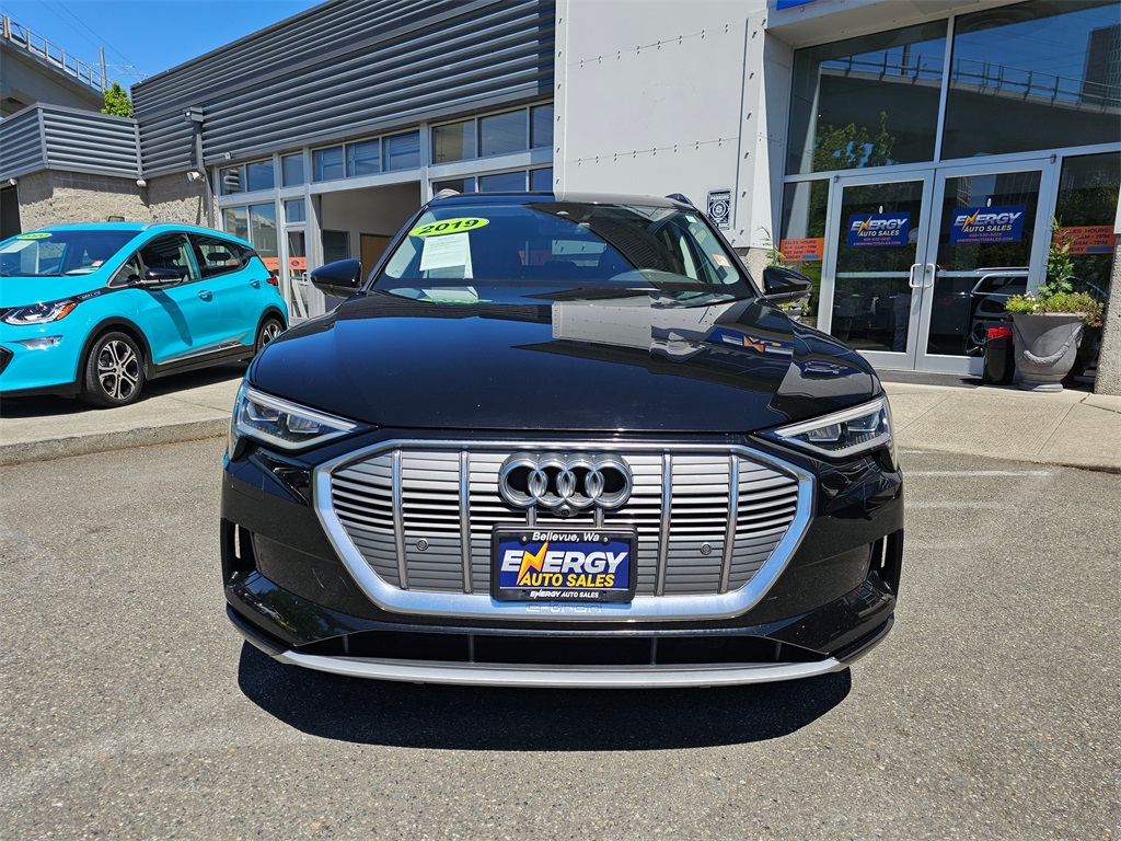 2019 Audi e-tron Premium Plus photo 2