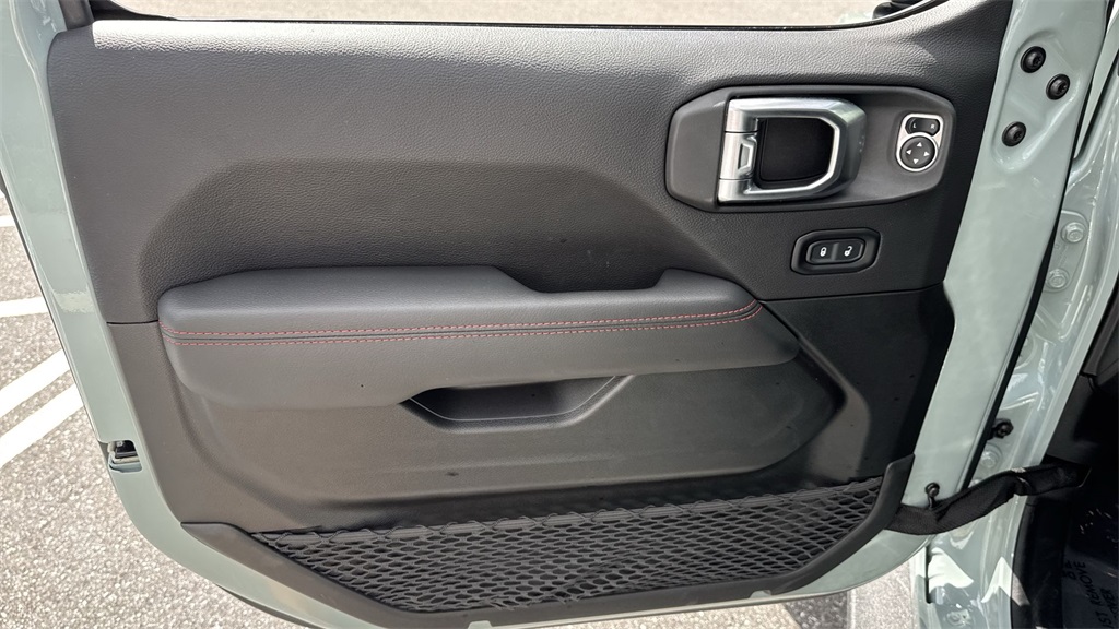 2023 Jeep Wrangler Two-Door Rubicon photo 37