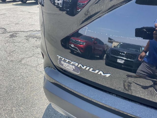 2024 Ford Edge Titanium photo 4