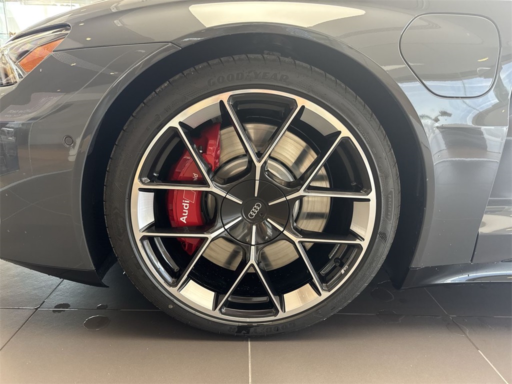 2025 Audi RS e-tron GT Base photo 10