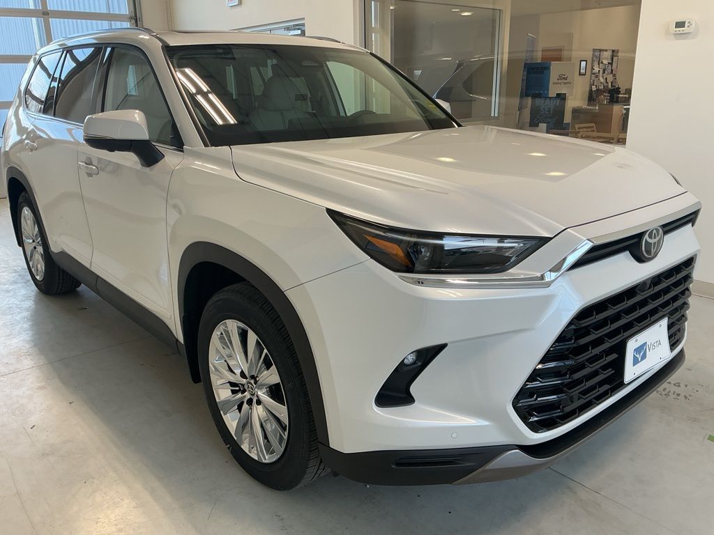 2026 Toyota Grand Highlander Platinum's photo