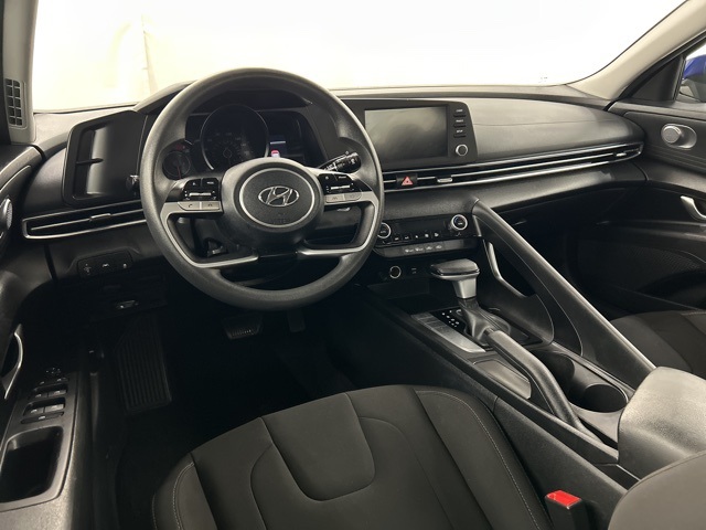 2023 Hyundai Elantra SEL photo 16