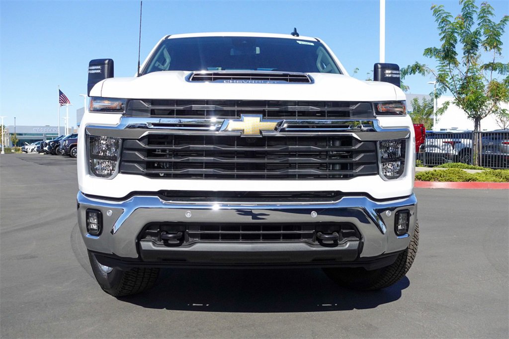 2025 Chevrolet Silverado 2500HD LT photo 3