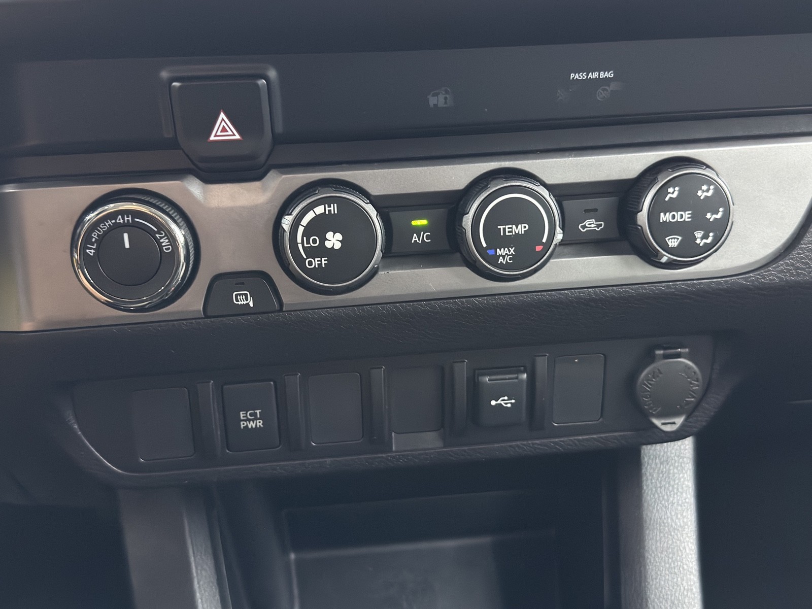 2020 Toyota Tacoma SR Access Cab photo 26