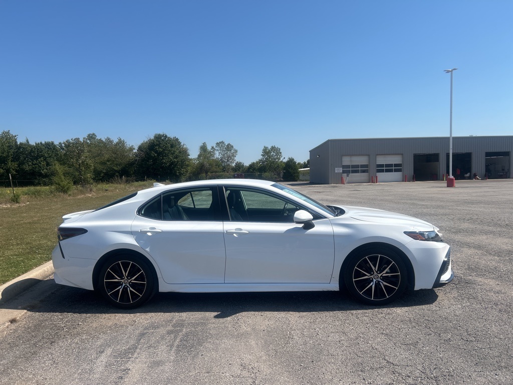 2024 Toyota Camry SE photo 4