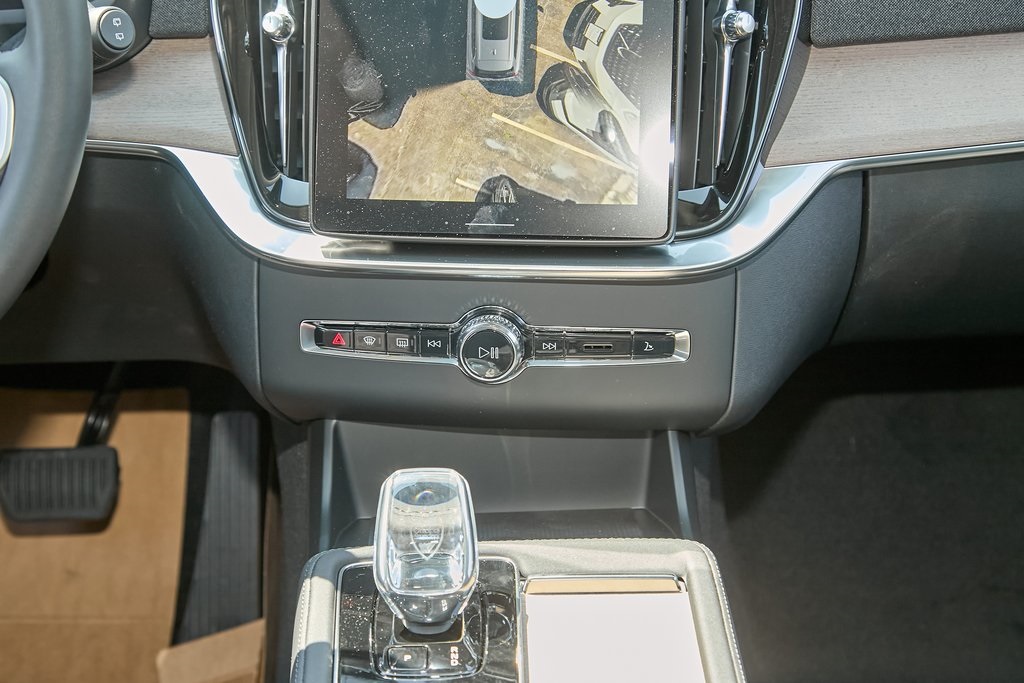 2026 VOLVO XC90 - Image 24